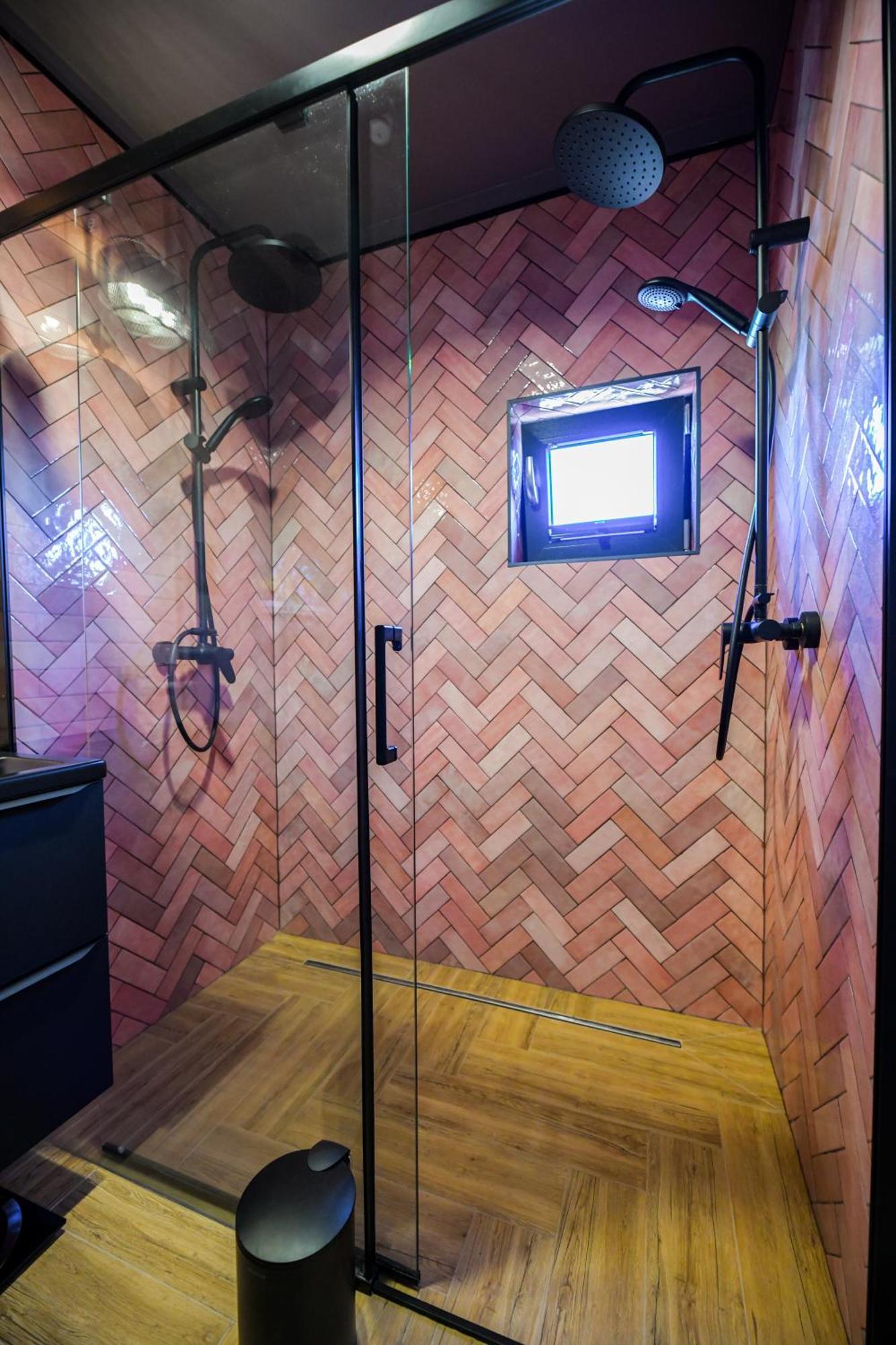 זאטור Black Villa מראה חיצוני תמונה